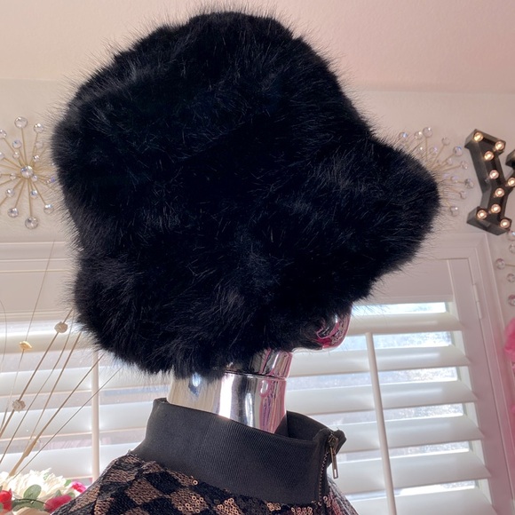 Faux Fur Fluffy Hat - Picture 4 of 4